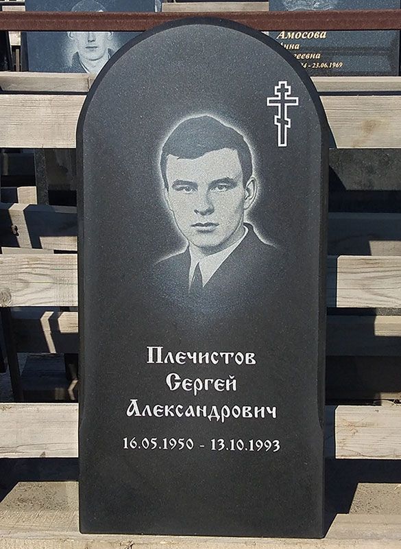 Памятник №042 из карельского гранита — фото 2